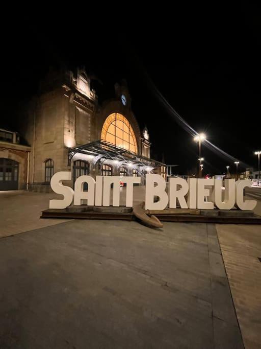 La Maison Des Sorciers ! Saint-Brieuc Exterior photo